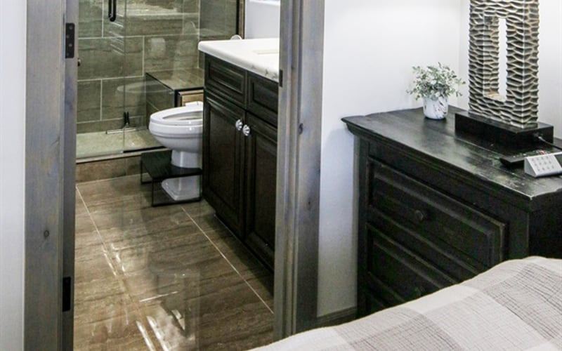Second master suite bathroom