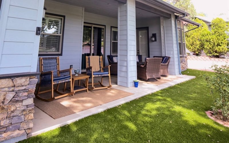 back patio with seating for 6